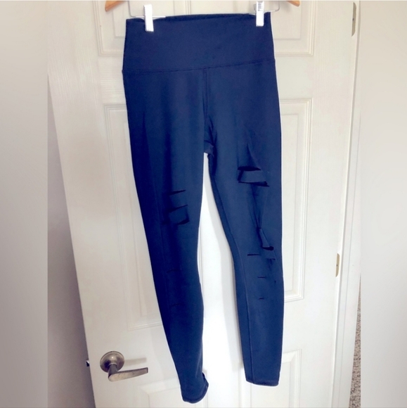 ALO High Waisted Wripped Warrior Leggings - Picture 3 of 6